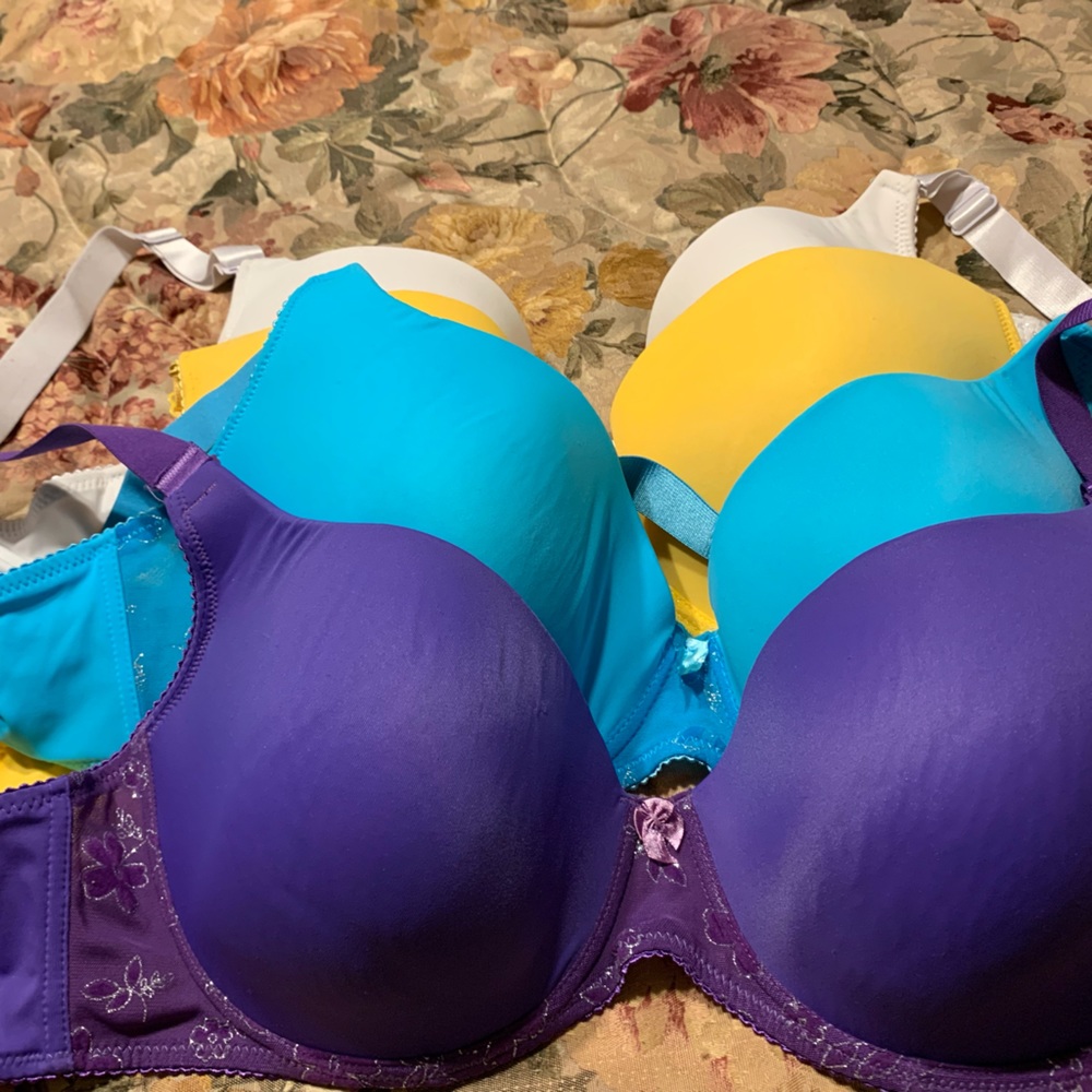 Bundling 4 New Lady Queens Bras, 48DDD, Colors Purple, Blue, Yellow and White